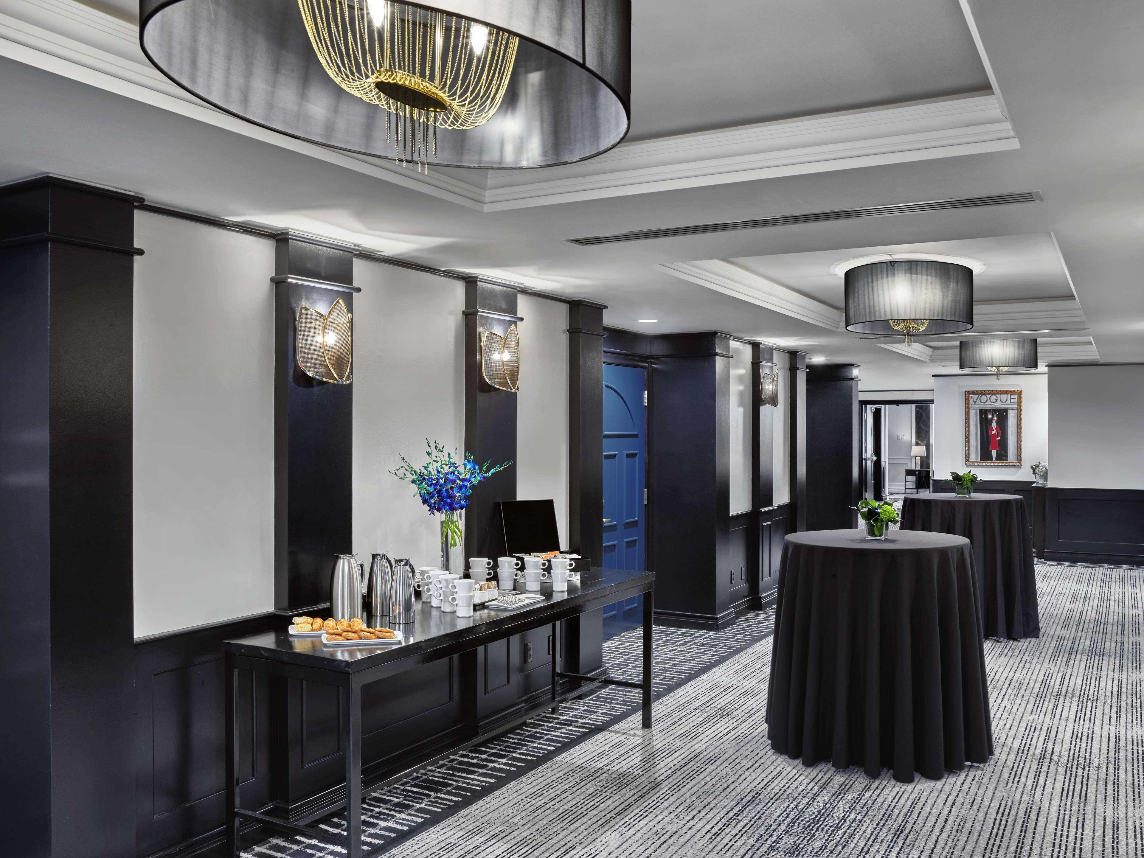 Vogue Hotel Montreal Downtown, Curio Collection By Hilton Exterior foto